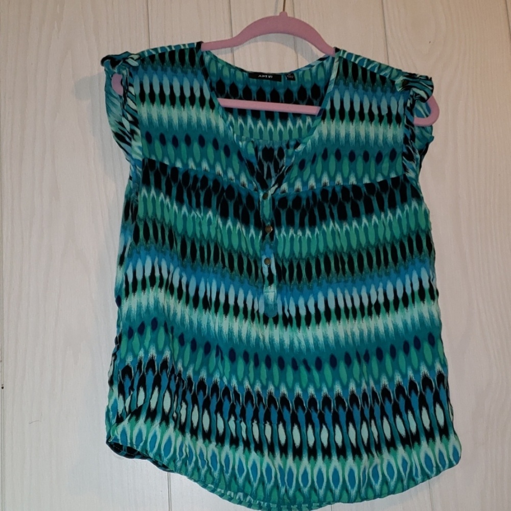Apt. 9 top